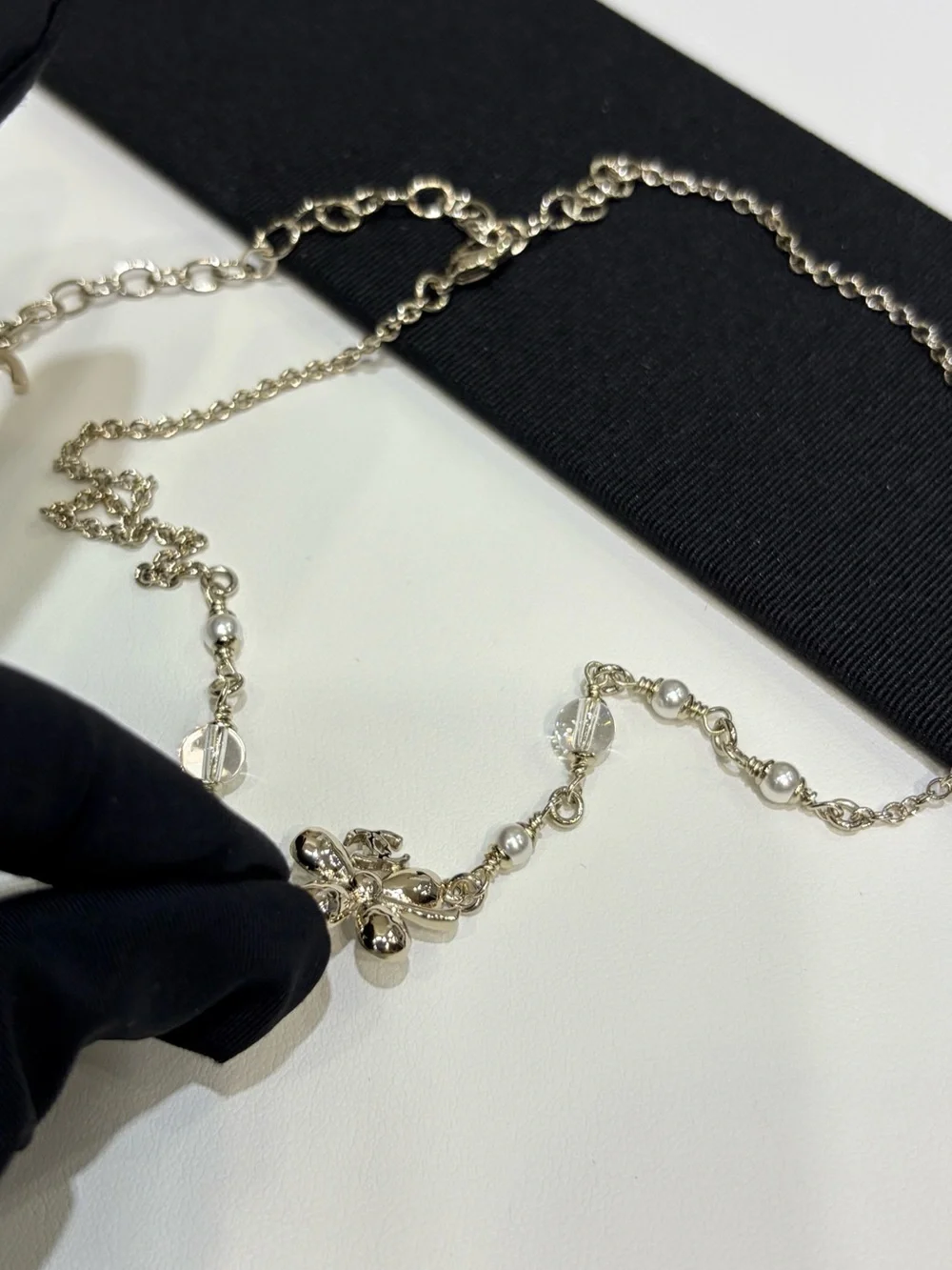 N/A elegant gold